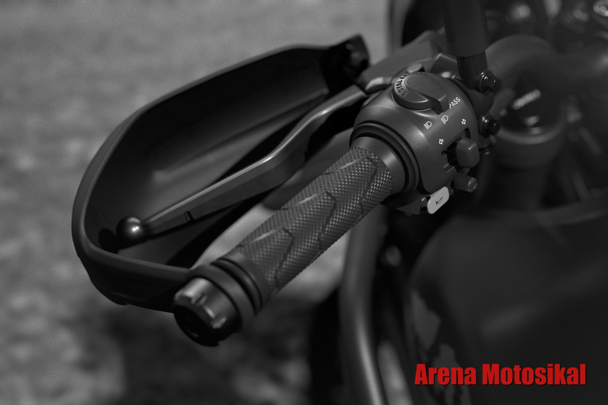 Royal Enfield Himalayan Mana Black Edition